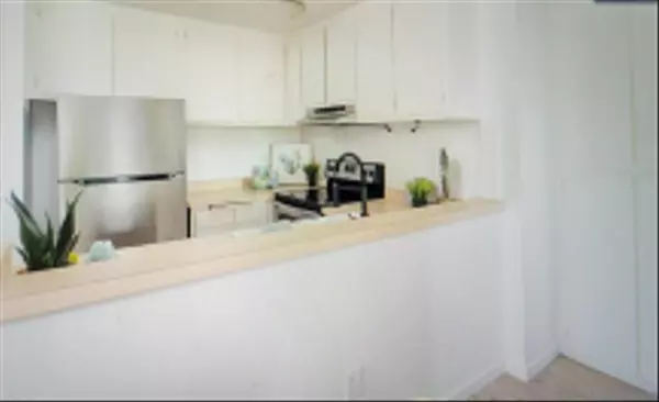 San Diego, CA 92117,4060 Huerfano #138