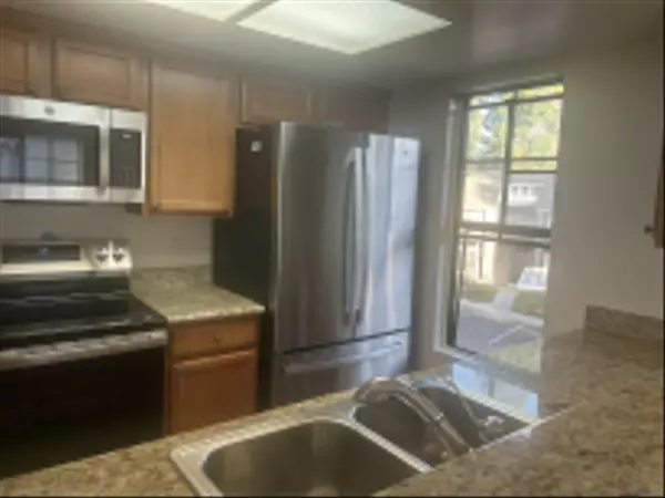 Sd, CA 92128,15086 Avenida Venusto #218