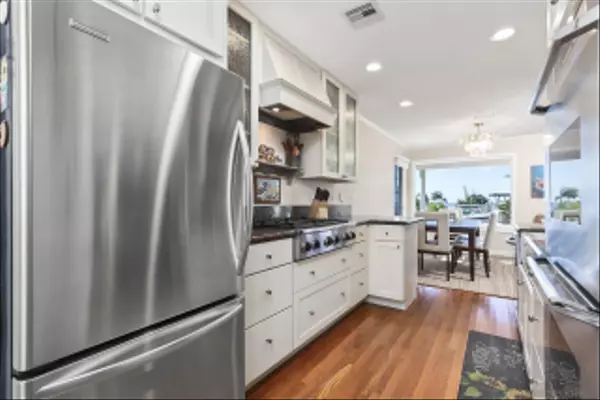La Jolla, CA 92037,5741 Chelsea Ave