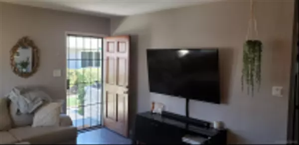 San Diego, CA 92102,3025 B