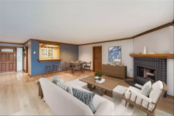 La Jolla, CA 92037,8860 Villa La Jolla Dr #112