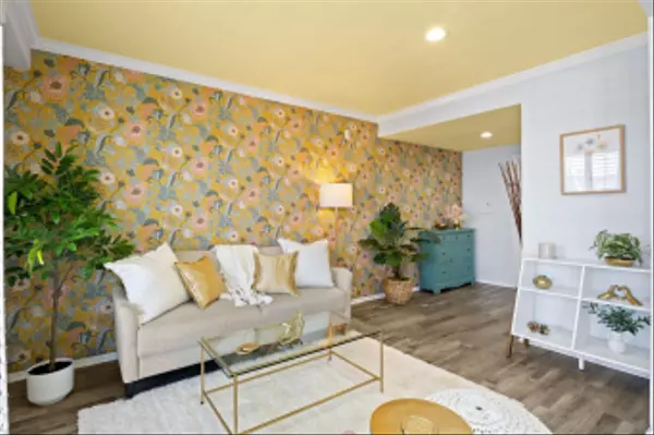 San Diego, CA 92106,1021 Scott Street #256
