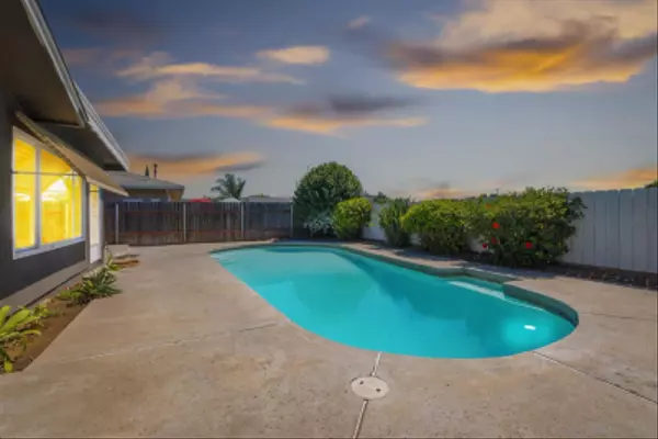 Lakeside, CA 92040,10020 Pino Dr