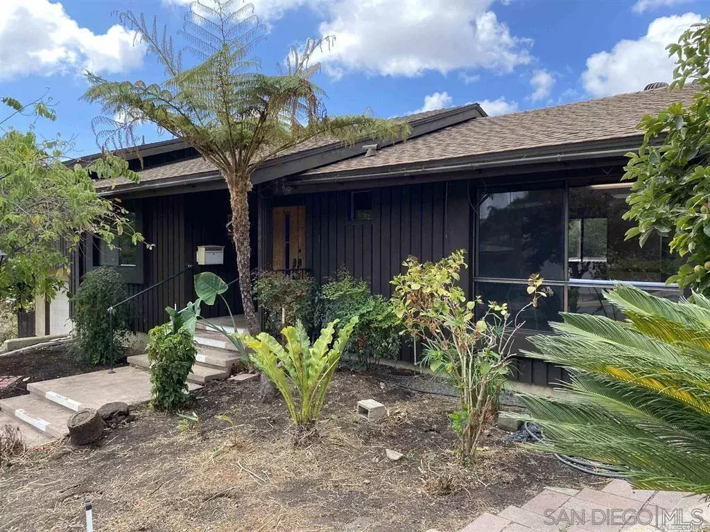 San Diego, CA 92115,4940 DEFIANCE WAY