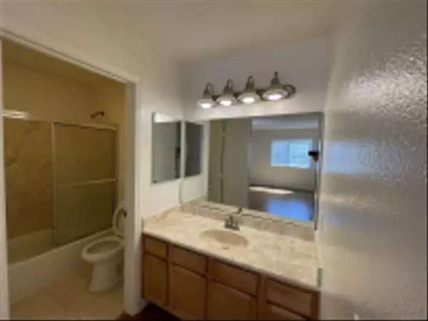 San Diego, CA 92105,4013 Oakcrest Dr #3