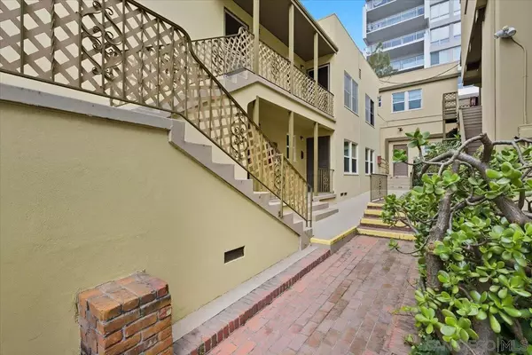 San Diego, CA 92103,2621-2629 1st Avenue