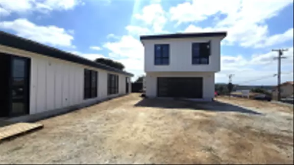 Vista, CA 92083,227 Hill Dr