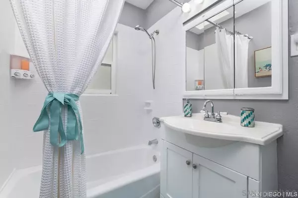 San Diego, CA 92106,319 Rosecrans ST