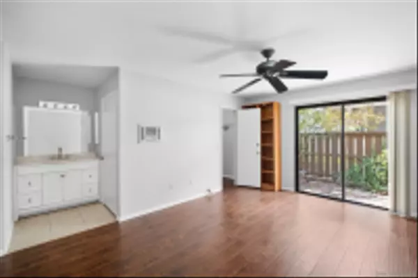 San Diego, CA 92131,9849 Caminito Marlock #21