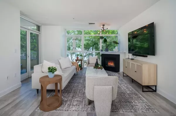 San Diego, CA 92101,850 Beech St #101