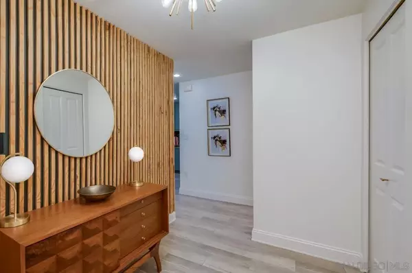 San Diego, CA 92101,850 Beech St #101