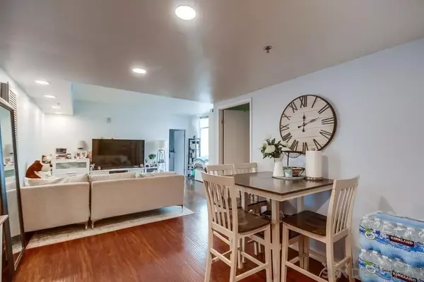 San Diego, CA 92101,425 W Beech #302