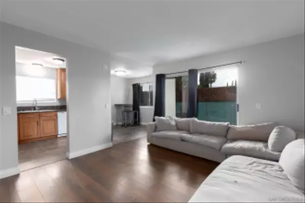 Escondido, CA 92027,1811 E Grand Ave #175