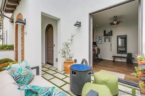 Carlsbad, CA 92011,1852 Sea Rocket Ln
