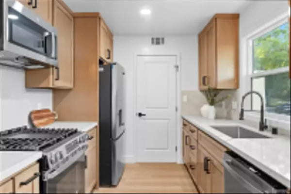 Poway, CA 92064,12216 Holland Rd