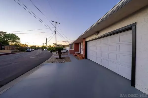 San Diego, CA 92115,6496 Cleo St