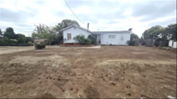 Vista, CA 92083,233 Hill Dr