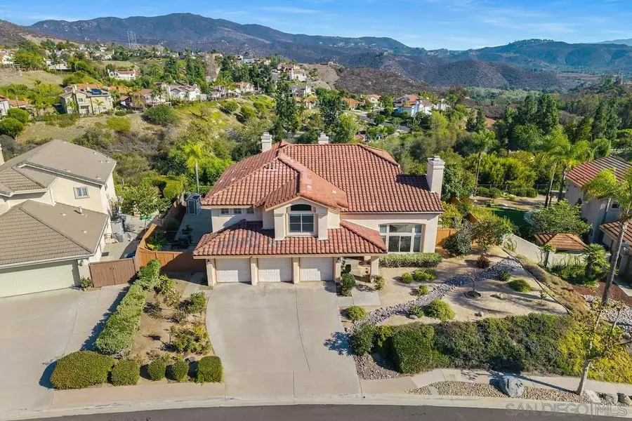 1819 Monarch Ridge Cir, El Cajon, CA 92019