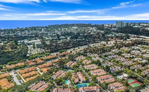 8696 Villa La Jolla Drive #6, La Jolla, CA 92037