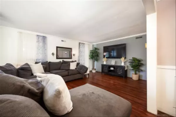 San Diego, CA 92116,4417 Braeburn Rd