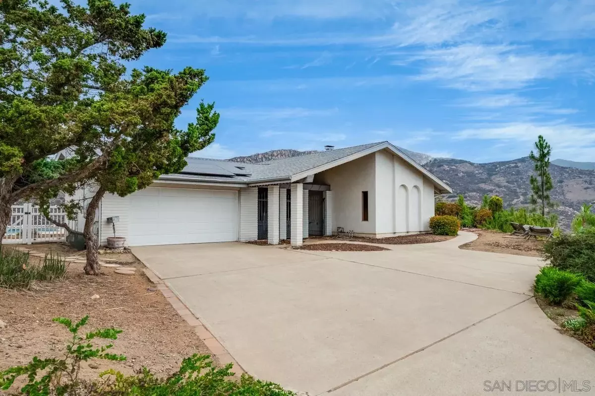 El Cajon, CA 92019,620 Singing Vista Ct