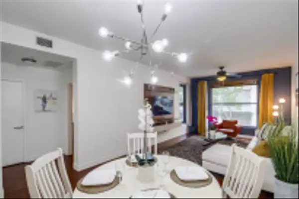 San Diego, CA 92101,1150 J St #220