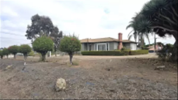 Vista, CA 92083,323 Hill Dr
