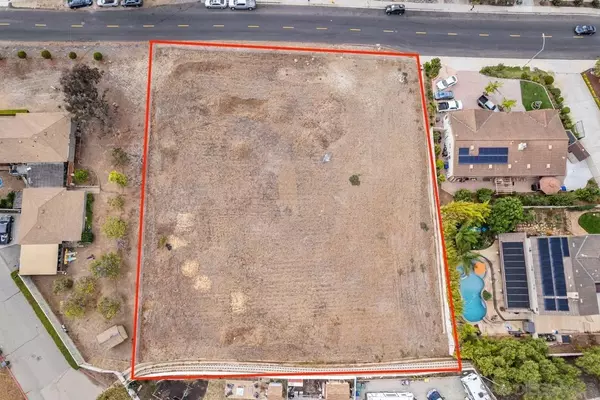 Vista, CA 92083,323 Hill Dr