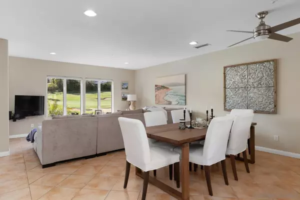 Carlsbad, CA 92009,7517 Jerez #B