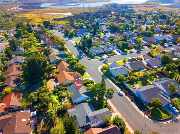 Carlsbad, CA 92011,7212 Columbine Dr