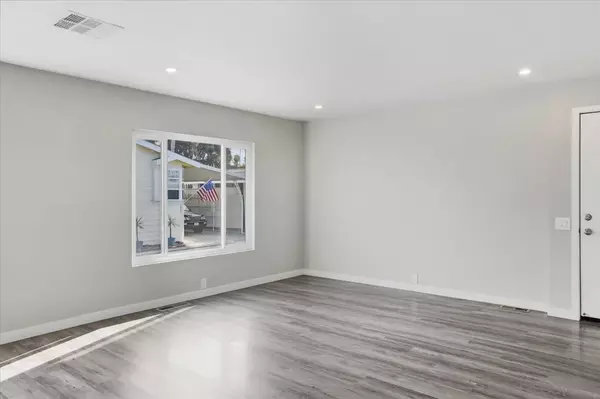 Carlsbad, CA 92011,7023 San Bartolo Street #41