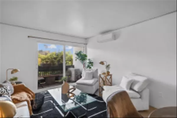 San Diego, CA 92117,4060 Huerfano Ave #130