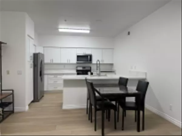 San Diego, CA 92130,12360 Carmel Country Rd #B202