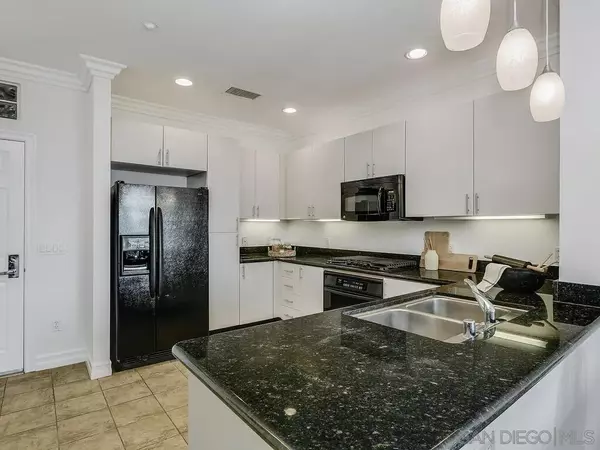 San Diego, CA 92101,525 11th Ave #1405