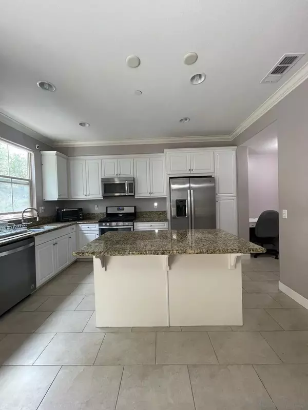 Chula Vista, CA 91913,1883 Aquamarine Ct #7