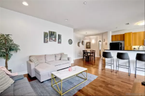 San Diego, CA 92101,1225 Island Ave #208