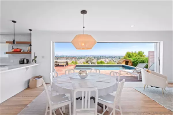 La Jolla, CA 92037,5745 Soledad Mountain Road