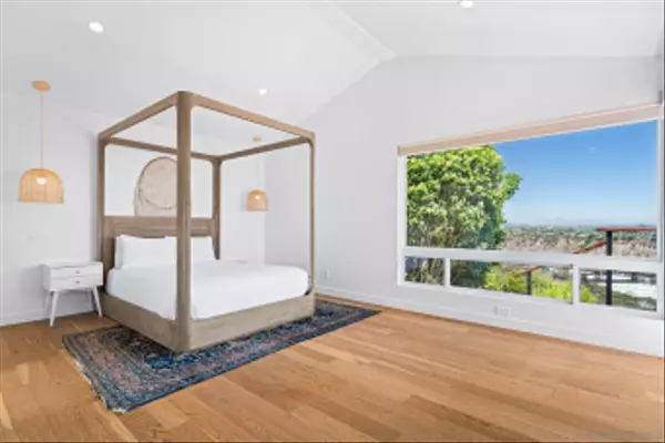 5745 Soledad Mountain Road, La Jolla, CA 92037