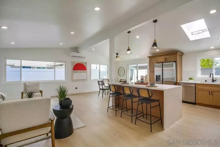 5165 Winthrop St, San Diego, CA 92117