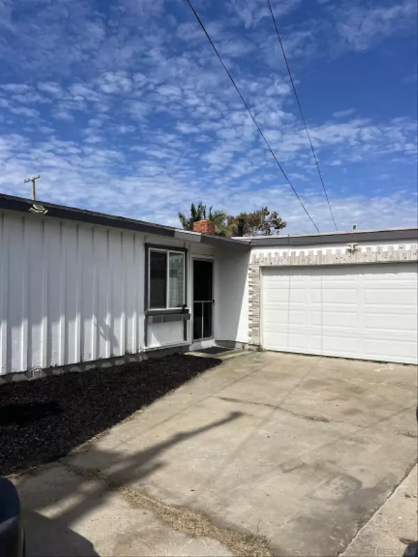 San Diego, CA 92117,3822 Conrad Ave