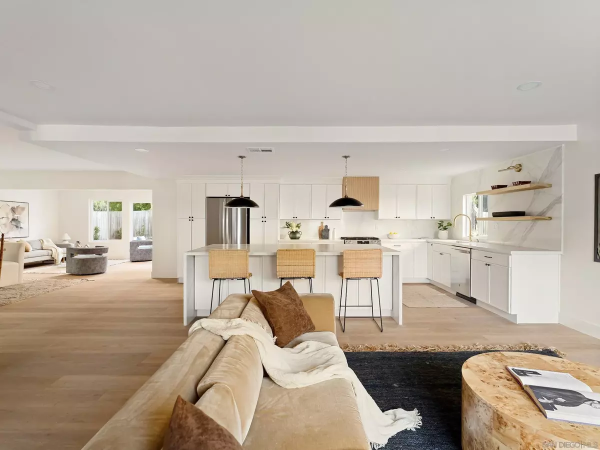 San Diego, CA 92117,4793 Leathers St