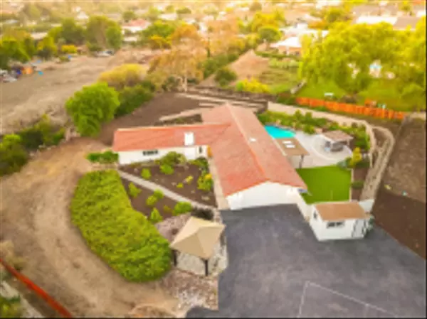 807 Poinsettia Ave, Vista, CA 92081