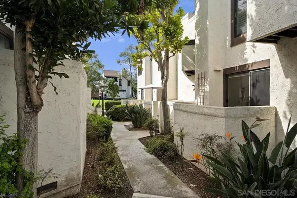 San Diego, CA 92107,2296 Caminito Pajarito #85