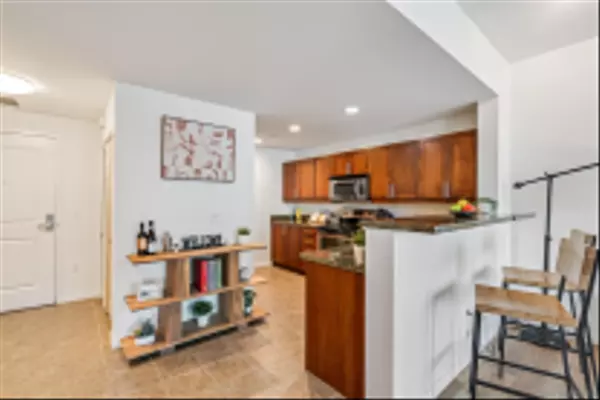 San Diego, CA 92101,253 10Th Ave #329