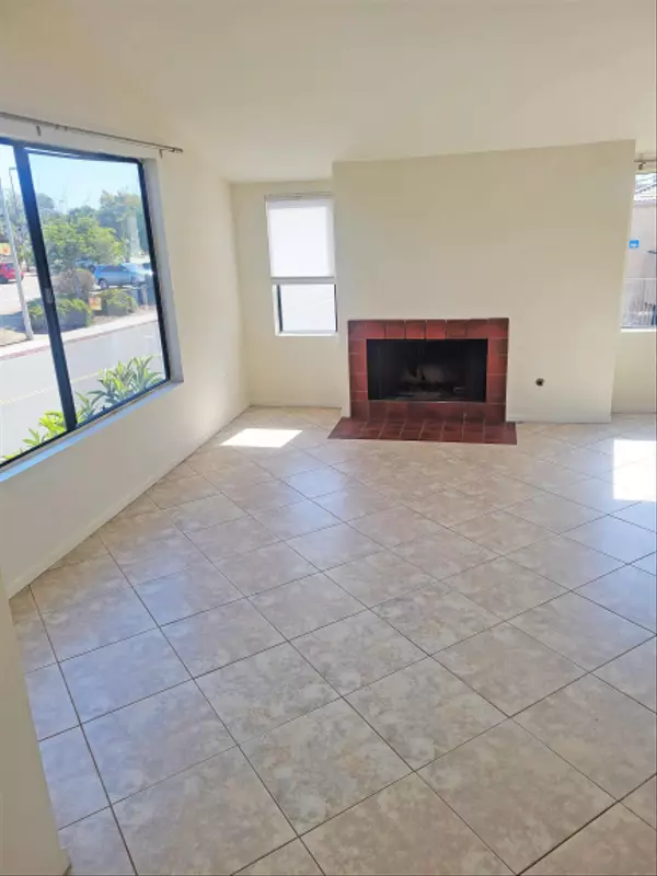 San Diego, CA 92122,7994 Caminito Dia #4