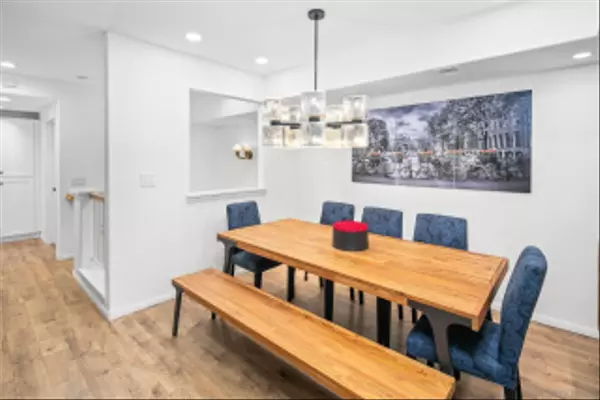 La Jolla, CA 92037,2842 Torrey Pines Rd