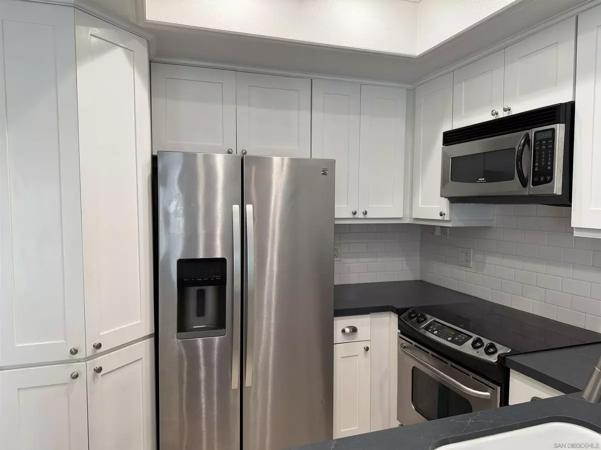 San Diego, CA 92101,620 State St #115