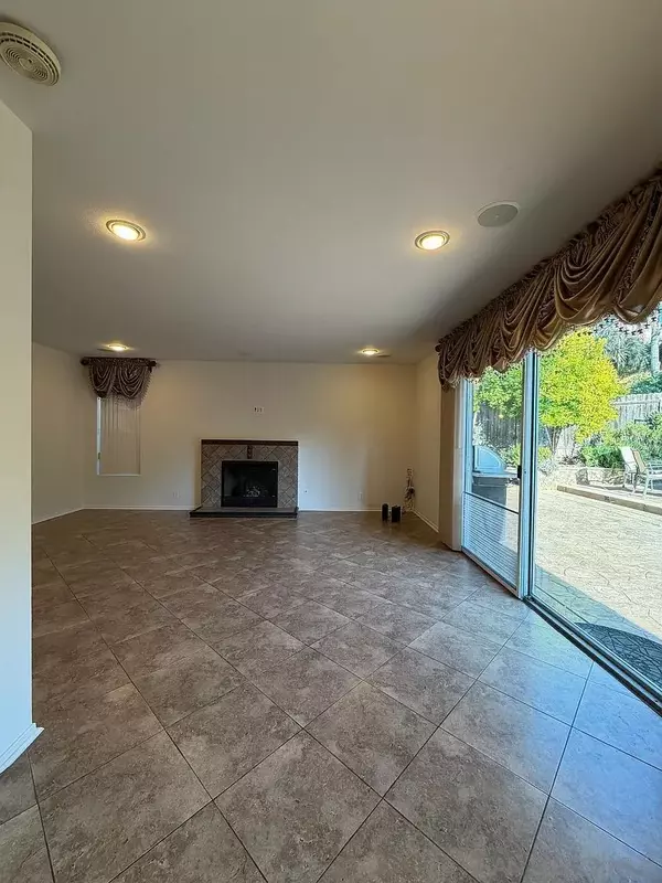 San Diego, CA 92129,13061 Trail Dust Ave