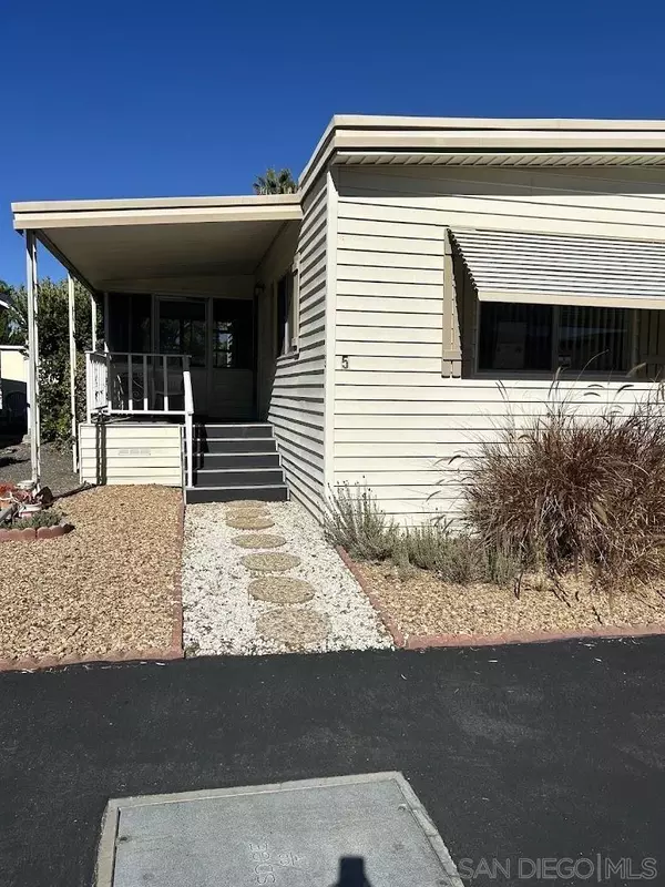 Vista, CA 92084,1501 Anza Avenue #5