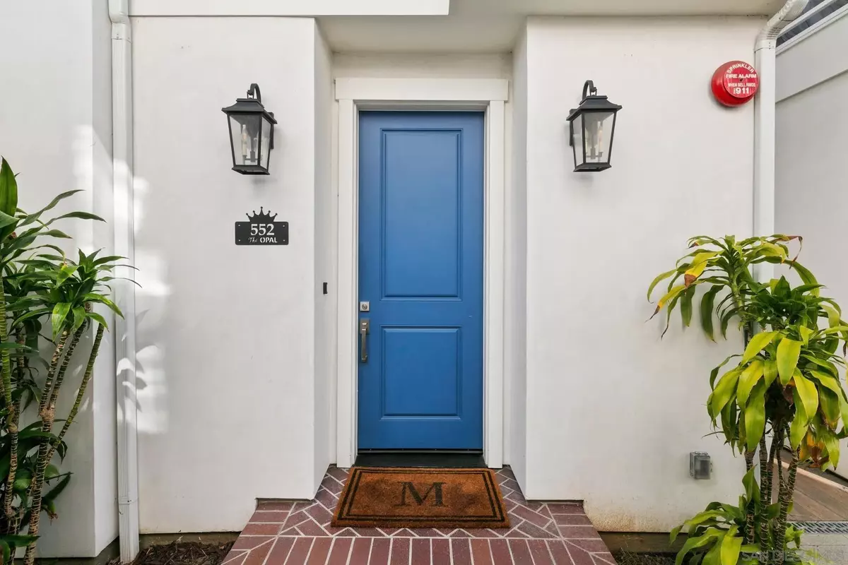 Coronado, CA 92118,552 G Avenue